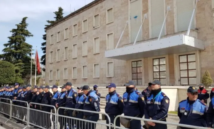 Protesta e PD, policia: Nuk marrim përsipër garantimin e zhvillimit të tubimit!