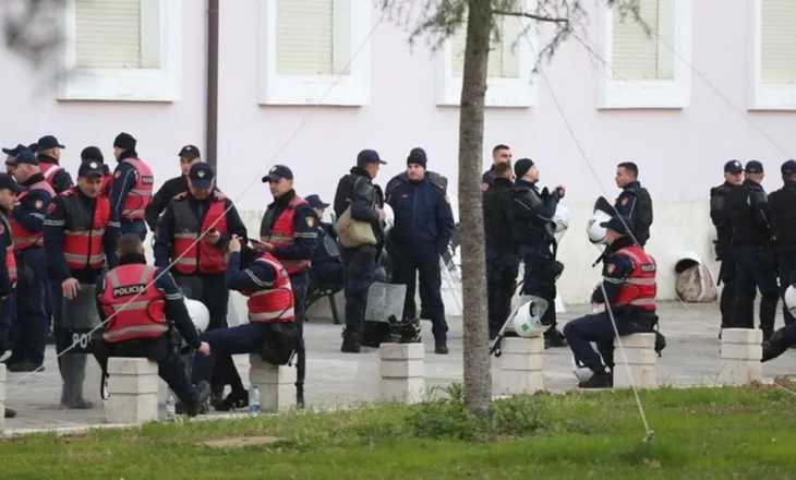 Protesta e PD-së/ 1300 efektivë në terren, vendosen autobotë me ujë