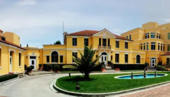 Protesta e PD-së të premten, Ambasada Amerikane thirrje qytetarëve: Kini kujdes, mund të përshkallëzojë në dhunë e bllokime rrugësh!