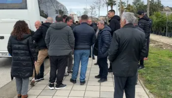 Protesta e transportit urban në Vlorë, banorët kundërshtojnë zhvendosjen e stacionit interurban