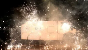 Protesta kombëtare/ Ekathimerini: Korrupsioni i qeverisë ngre në këmbë shqiptarët