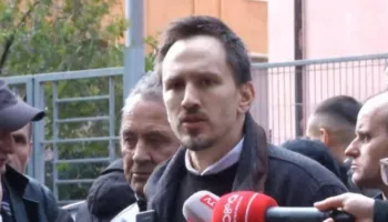 Protesta kundër resortit të Ulajt në Velipojë, Muçi: Po u rrëmbehet prona me firmën e Ramës dhe Ballukut