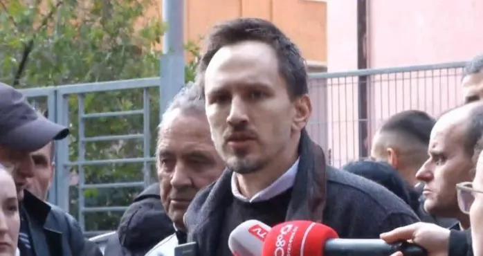 Protesta kundër resortit të Ulajt në Velipojë, Muçi: Po u rrëmbehet prona me firmën e Ramës dhe Ballukut