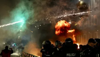 Protesta para Kryeministrisë, ministrja e Brendshme nxjerr videot e policëve të plagosur: Dhuna nuk mund të jetë kurrë mjet