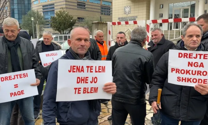 Protesta për tokën, banorët e Rrjollit mblidhen përpara Prokurorisë së Shkodrës