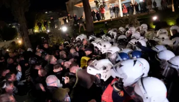 Protestat e PD/ Kthupi: Berisha po injorohet nga faktori ndërkombëtar, partitë s’duhet të ushtrojnë dhunë