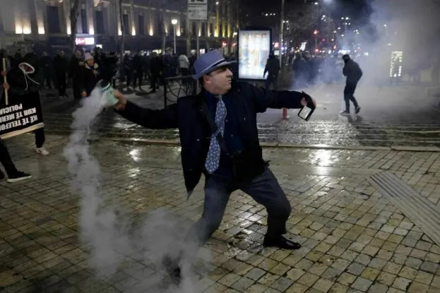 Protestat masive/ Gazeta gjermane: Rama si autokrat po mbron Ballukun, korrupsioni pengon integrimin