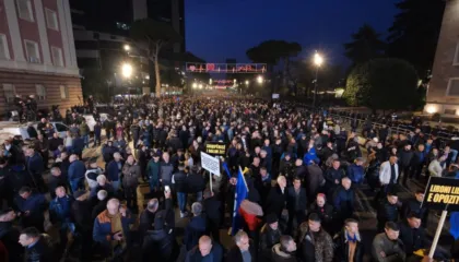 Protestë kundër qeverisë Rama, opozita rikthehet në shesh