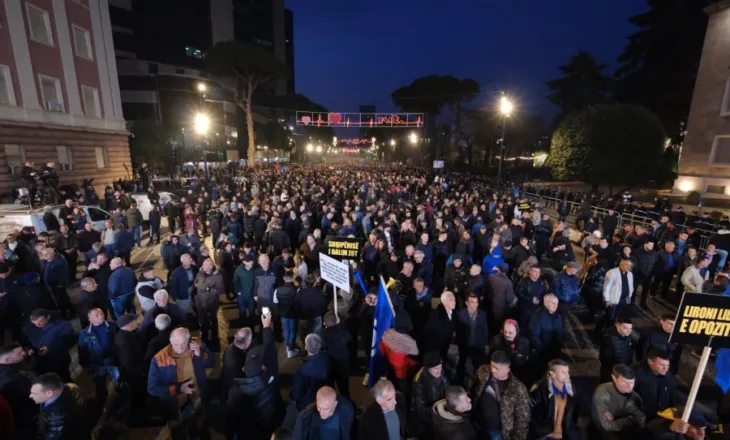 Protestë kundër qeverisë Rama, opozita rikthehet në shesh