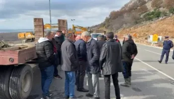 Protestë për resortin në Rrjoll të Velipojës/ Banorët kundër projektit, paralajmërojnë bllokim të rrugës