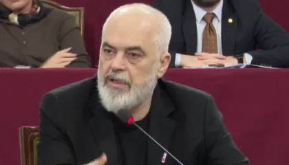 PS bëhet mburojë e korrupsionit/ Rama prezanton nismën për të mbrojtur veten nga pezullimi