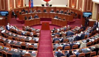 PS heq nga rendi i ditës ndryshimet në Komisionin e Territoriales! Boçi “i pakënaqur”: Situata ‘as mish, as peshk’