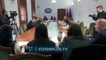 PS ndryshon ligjin për AKSHI-n, Malaj: Agjencia mund të bashkëpunojë me kompani private. PD: Cënohet siguria