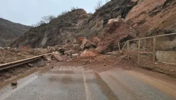 Pse po shembet rruga Librazhd–Qafë Thanë?/ Kikia akuzon kompaninë ndërtuese: E gjitha përgjegjësia i takon…
