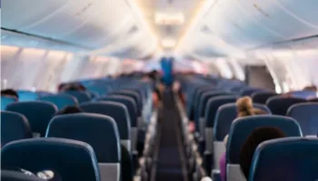 Pse sediljet e aeroplanëve janë pothuajse gjithmonë blu?