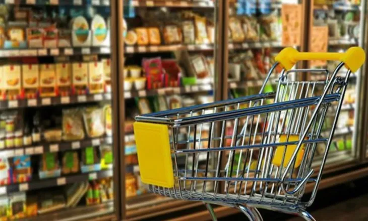 Pse ushqimet në Shqipëri kushtojnë më shtrenjtë?/ Arsyet pse zhvlerësimi i euros nuk reflektohet tek çmimet