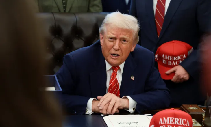 Publikoi video ku Obama dhe bashkëshortja e tij paraqiten si majmunë, Trump: Nuk bëra asgjë të gabuar!