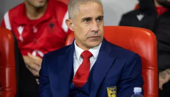 “Pushimet mbaruan”, Sylvinho zbarkon në FSHF: Polonia na pret (VIDEO)