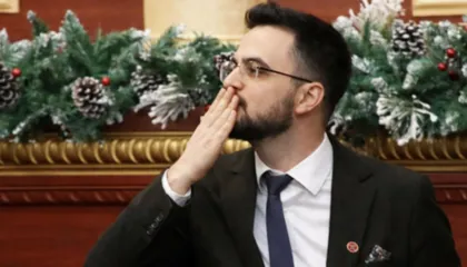 Puthja simbolike për opozitën në Kuvend, rrëfehet Avokati i Popullit: Isha shumë i stresuar…