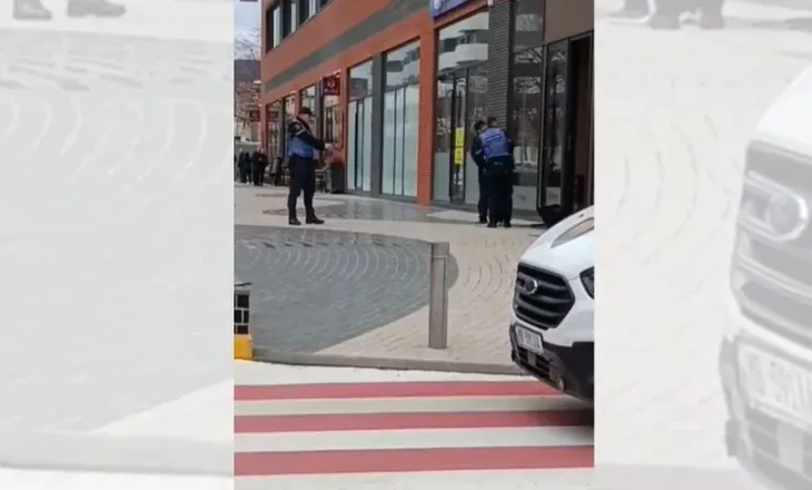 Qëlloi me kallash brenda bankës, momenti kur policia arreston 58-vjeçarin me paratë në duar (VIDEO)