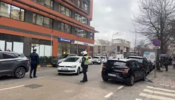 Qëlloi me kallash brenda bankës në Tiranë, zbulohet identiteti i autorit që tentoi të grabiste institucionin financiar