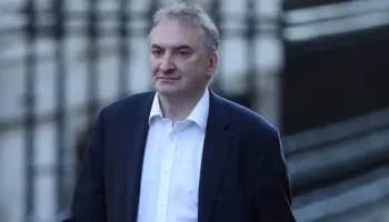 Qeveria e Starmer në krizë, jep dorëheqjen sekretari i përgjithshëm Chris Wormald