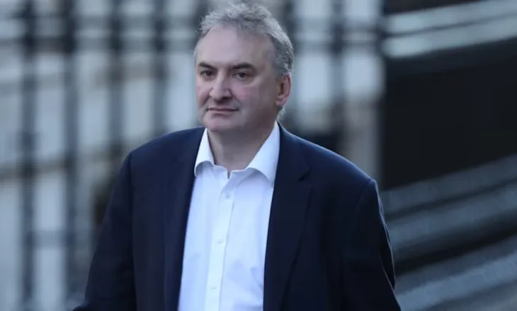 Qeveria e Starmer në krizë, jep dorëheqjen sekretari i përgjithshëm Chris Wormald