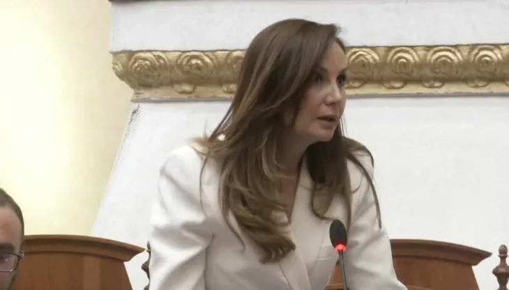 ‘Qeveria e të pandehurve’, Tabaku akuza Vengut: Duhet të ishit nën hetim, keni ‘shkëlqyer’ në Portin e Durrësit