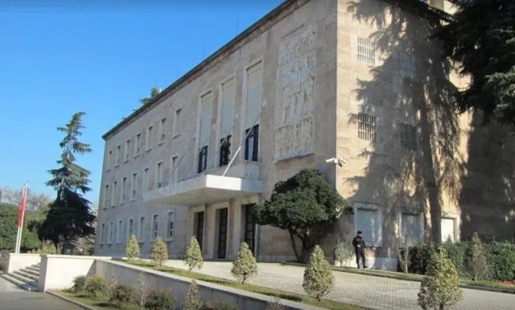 Qeveria miraton indeksimin e pagave të administratës/ Ja kush përfiton nga Presidenti te personeli shëndetësor