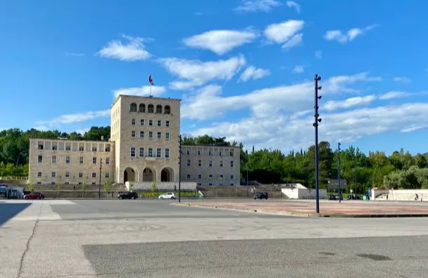 Qeveria miraton projektin për rehabilitimin e Sheshit “Nënë Tereza”, muze arkeologjik nëntokësor dhe parkim