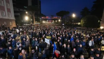 “Rama dhe Lubi Balluku të dorëhiqen!”/ Opozita ‘zbret’ sot në shesh,  PD fton qytetarët në protestën kombëtare