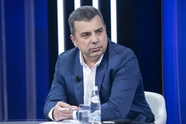 “Rama e ktheu Shqipërinë në ishullin Epstein për elitat botërore”, Abilekaj reagon ashpër: I korrupton me paratë tona