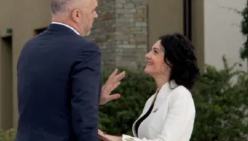 Rama e largoi nga kabineti, Mamica nuk harron t’i thurrë lavde ‘Skëndërbeut’ të saj