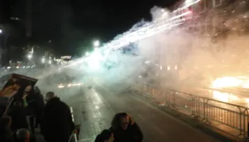 “Rama ik”/ Opozita në bulevard kërkon dorëheqjen e Ramës