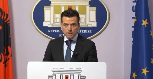 “Rama ka frika nga dosjet po e tradhton”, Shehaj: Koha e pushtetit të paprekshëm po mbaron, drejtësia po..