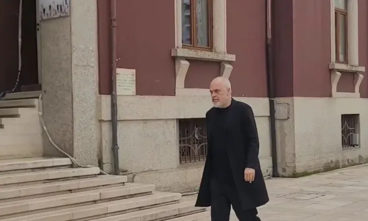 Rama mbërrin në Durrës, takohet me banorët që kundërshtojnë projektin TID
