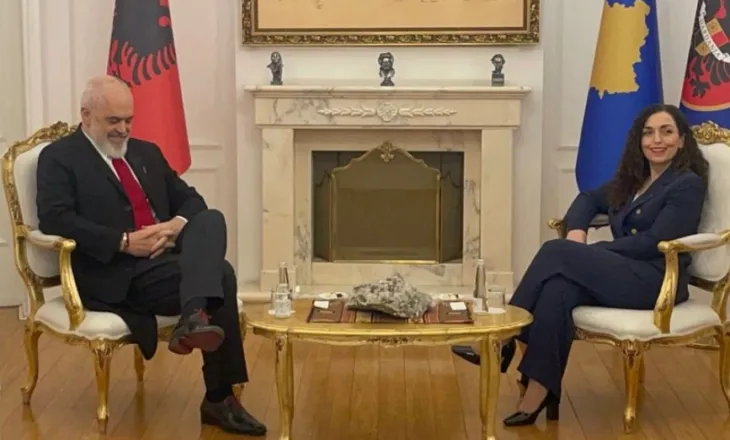 Rama mbërrin në Kosovë, pritet në Presidencë nga Vjosa Osmani