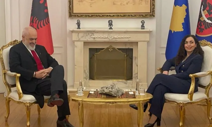 Rama mbërrin në Kosovë, pritet nga presidentja Vjosa Osmani (FOTO)