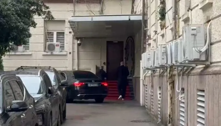 Rama mbledh grupin parlamentar para udhëtimit për në Bruksel, i bashkohet edhe Balluku