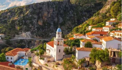 Rama: Në 5 vite, rritje prej 80% të vizitorëve të huaj në Shqipëri