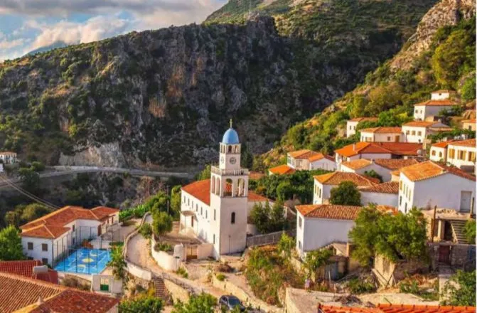 Rama: Në 5 vite, rritje prej 80% të vizitorëve të huaj në Shqipëri