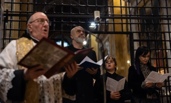 Rama në Vatikan/ Kryeministri lutet që t’i falen mëkatet: O Mari, na udhëhiq në rrugën e së mirës