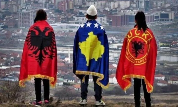 Rama publikon foton simbolike pas 18-vjetorit të Pavarësisë së Kosovës