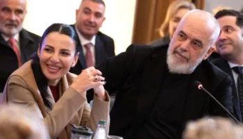 Rama sfidon SPAK dhe i vë firmën e tij ndryshimit ligjor që “frenon” GJKKO-në të pezullojë ministrat, sot PS…