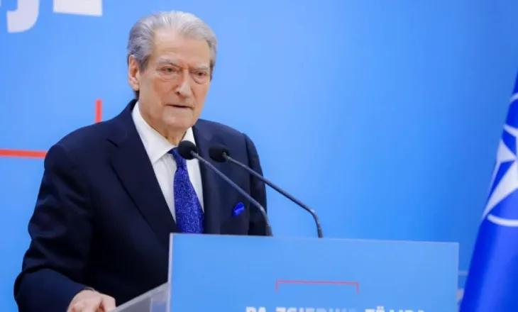 Rama shpenzoi 30 mijë euro për të shkuar në Korçë me dy helikopterë, qytetarët ta gjuajnë me vezë e domate