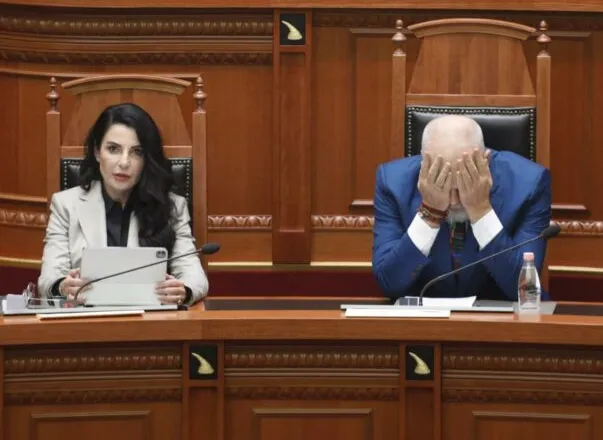 “Rama sot është në bankën e të akuzuarve”, Këlliçi pas vendimit për Ballukun: Sot u rrëzua qeveria më e korruptuar