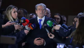 “Rama sulmoi selinë e PD”, Berisha flet pas protestës: Mbushën xhaminë me gaz, mbushën komisariatet me qytetarë që s’kishin lidhje