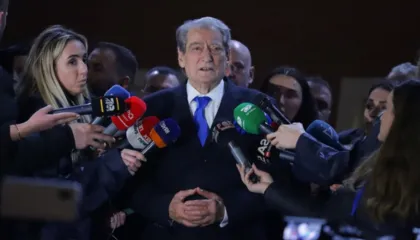 “Rama sulmoi selinë e PD”, Berisha flet pas protestës: Mbushën xhaminë me gaz, mbushën komisariatet me qytetarë që s’kishin lidhje