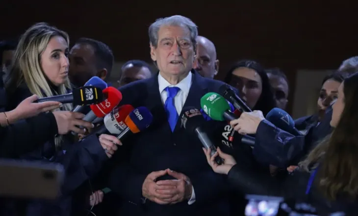 “Rama sulmoi selinë e PD”, Berisha flet pas protestës: Mbushën xhaminë me gaz, mbushën komisariatet me qytetarë që s’kishin lidhje