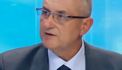 Rama zhytet ne vetgjyqesi politike per te mbrojtur veten, populli ka te drejte ta ndeshkoje ne emer te ligjit!